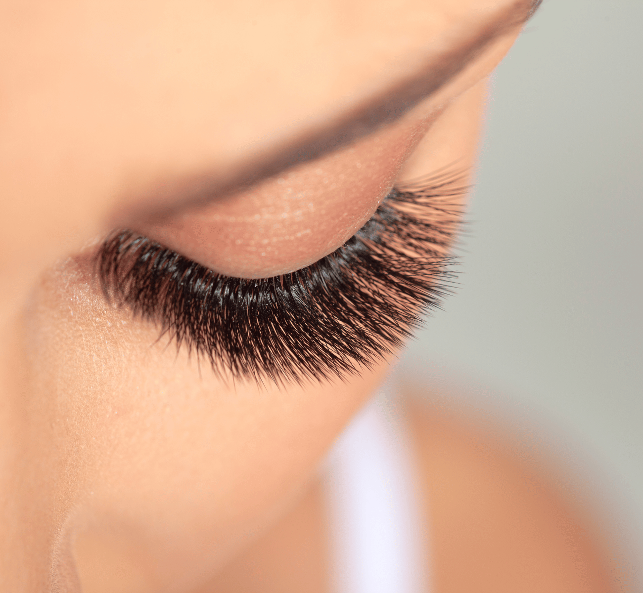 Extreme eyelash extensions