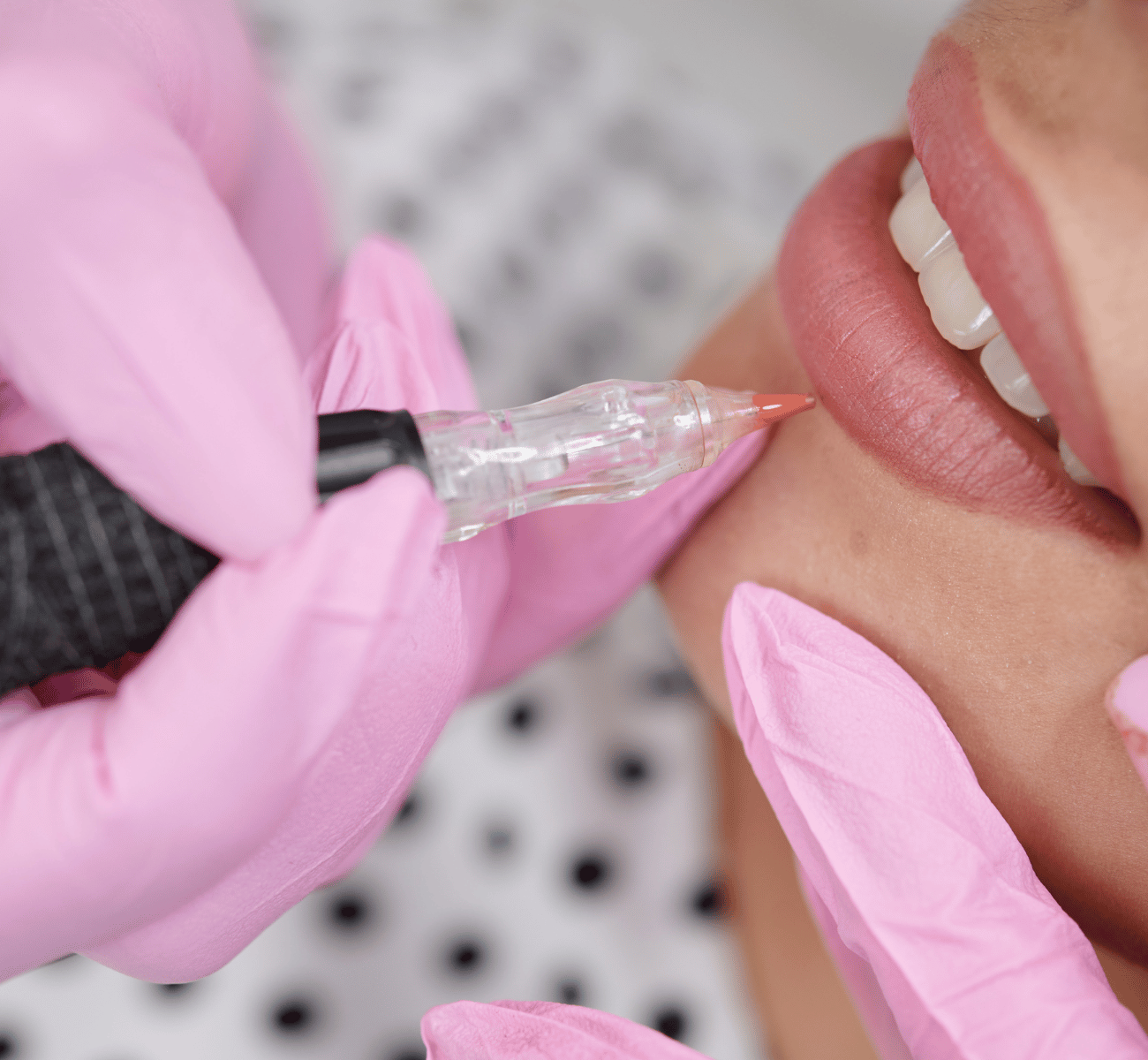Lip liner enhancer