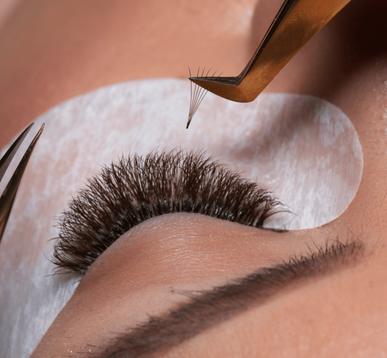 Deluxe eyelash extensions