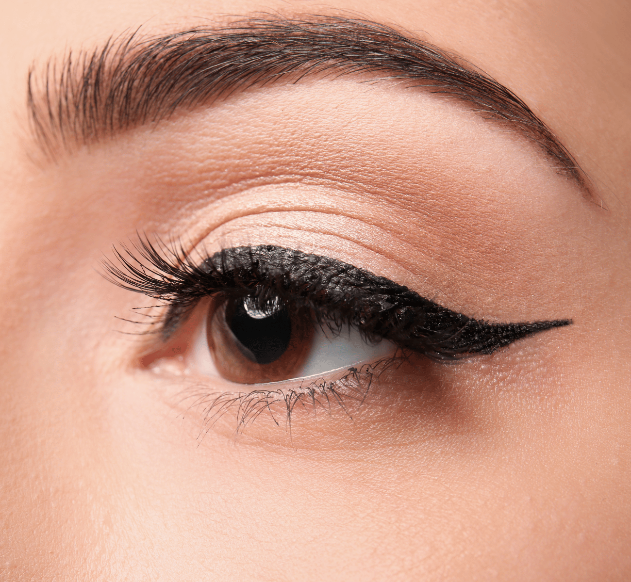 Eyeliner upper or lower 6 week touch up